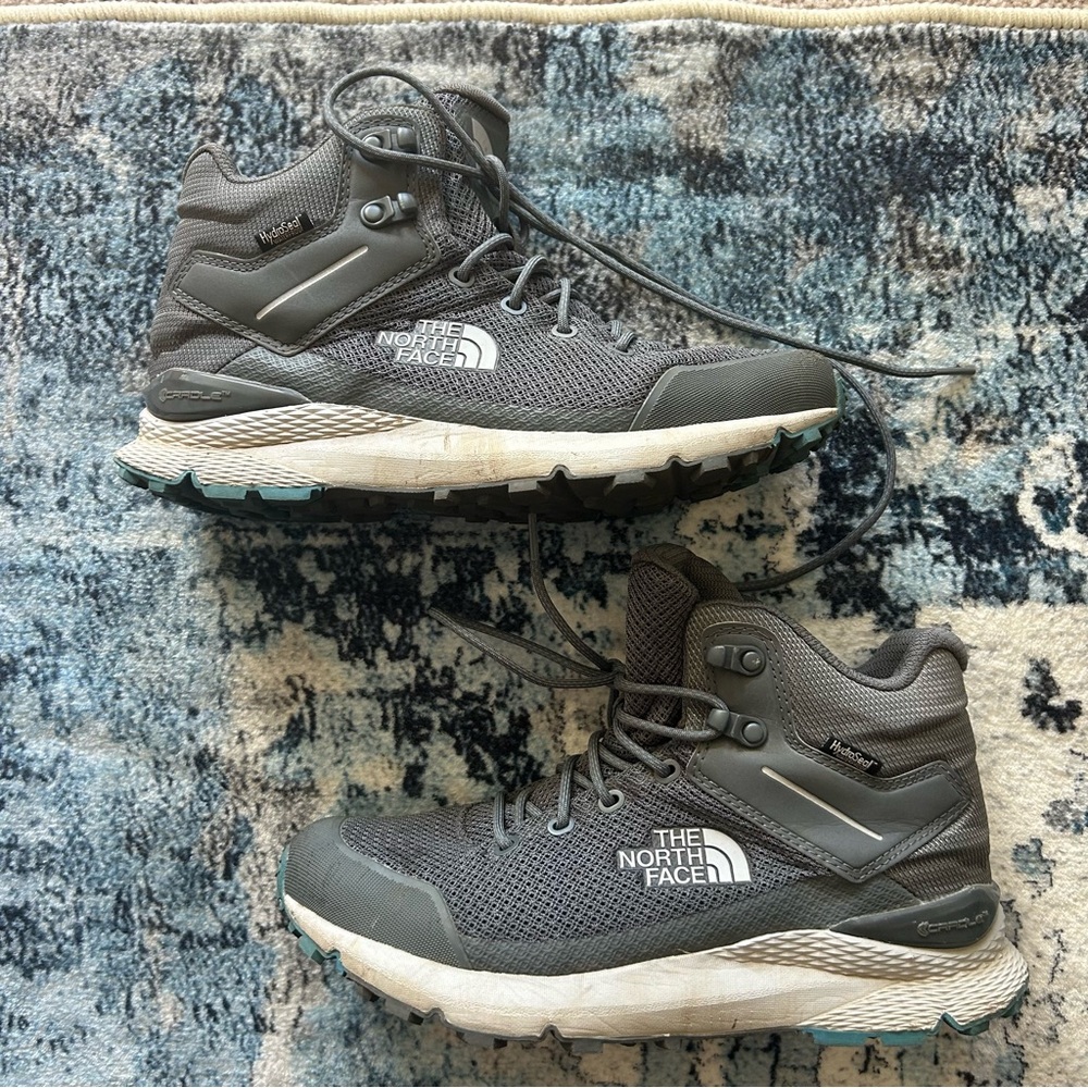 The North Face WP Vals Mid Hiking Boots Size 9